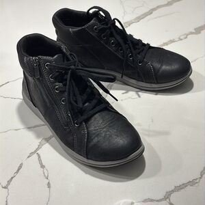 Clarks | Women's Breeze Glide Lace-Up Zip Cloudsteppers Sneakers Black Size 8.5